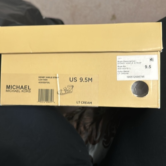 Brand new light cream Sandle NEVER WORN - Picture 5 of 5